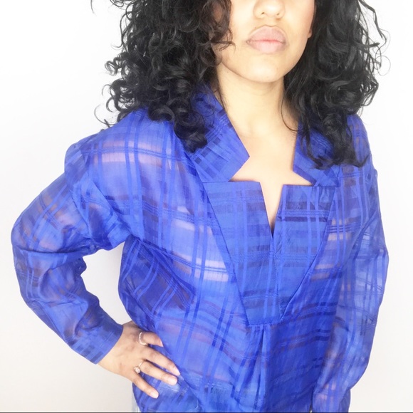 Sheer Textured Oversized V-Neck Blouse - Picture 4 of 8